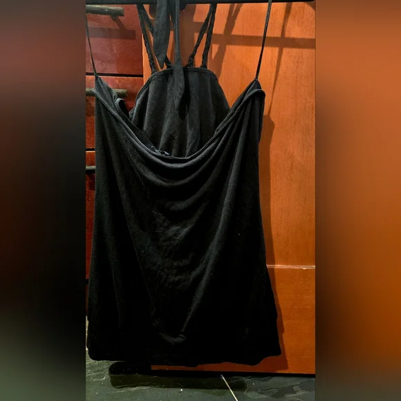 Elegant Black Halter Top - Picture 4 of 5